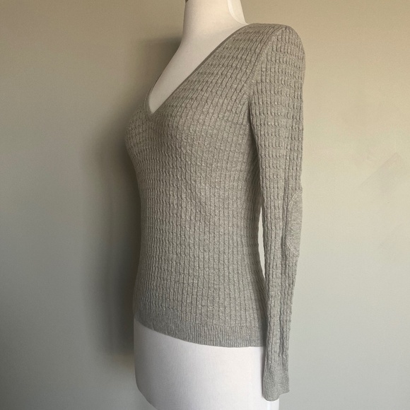 Massimo Dutti Gray Cable-Knit Patched Elbows V-Neck Cotton-Wool-Cashmere Sweater - Picture 6 of 10